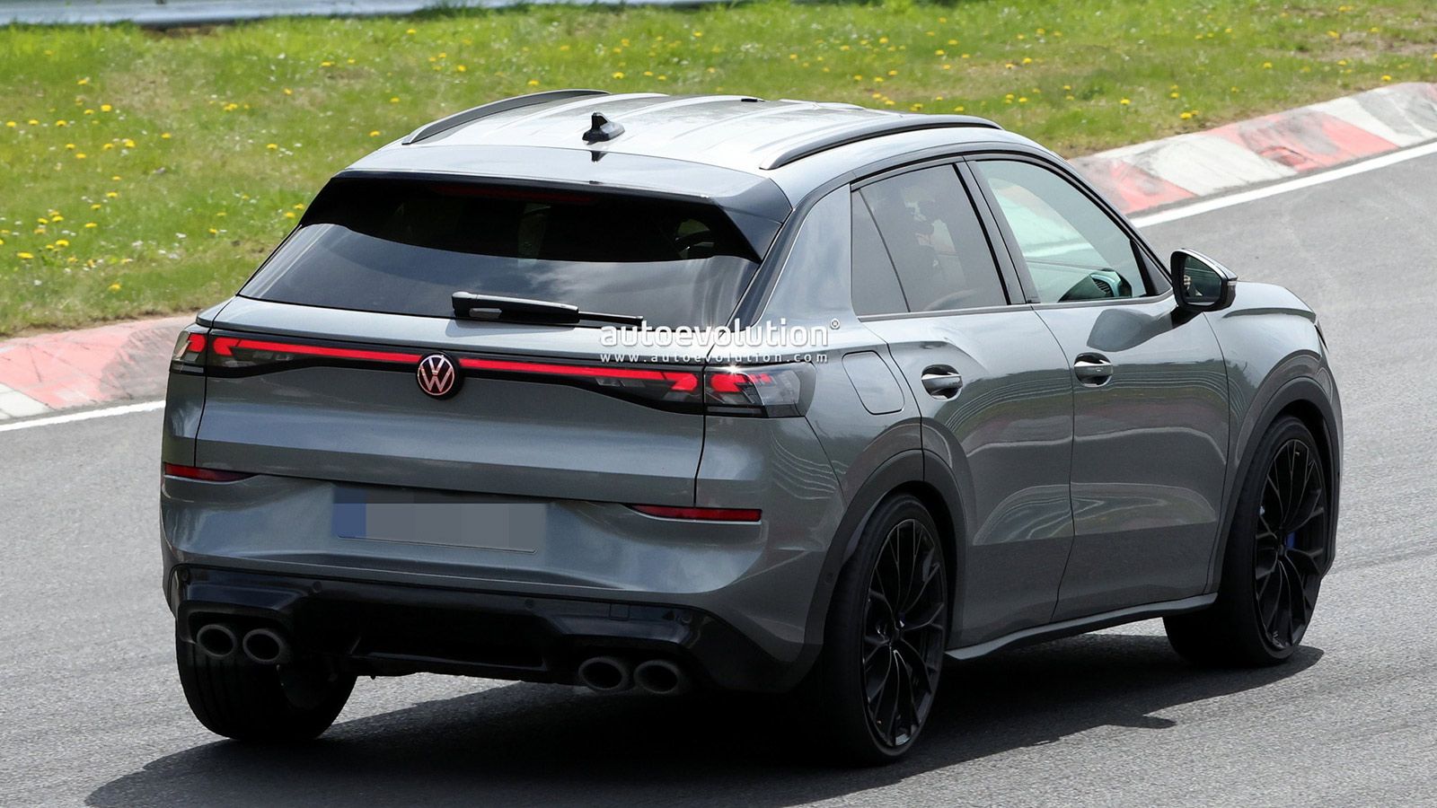 Νέο Volkswagen T-Roc R: Ολοκληρώνει τις δοκιμές στο Ring και έρχεται